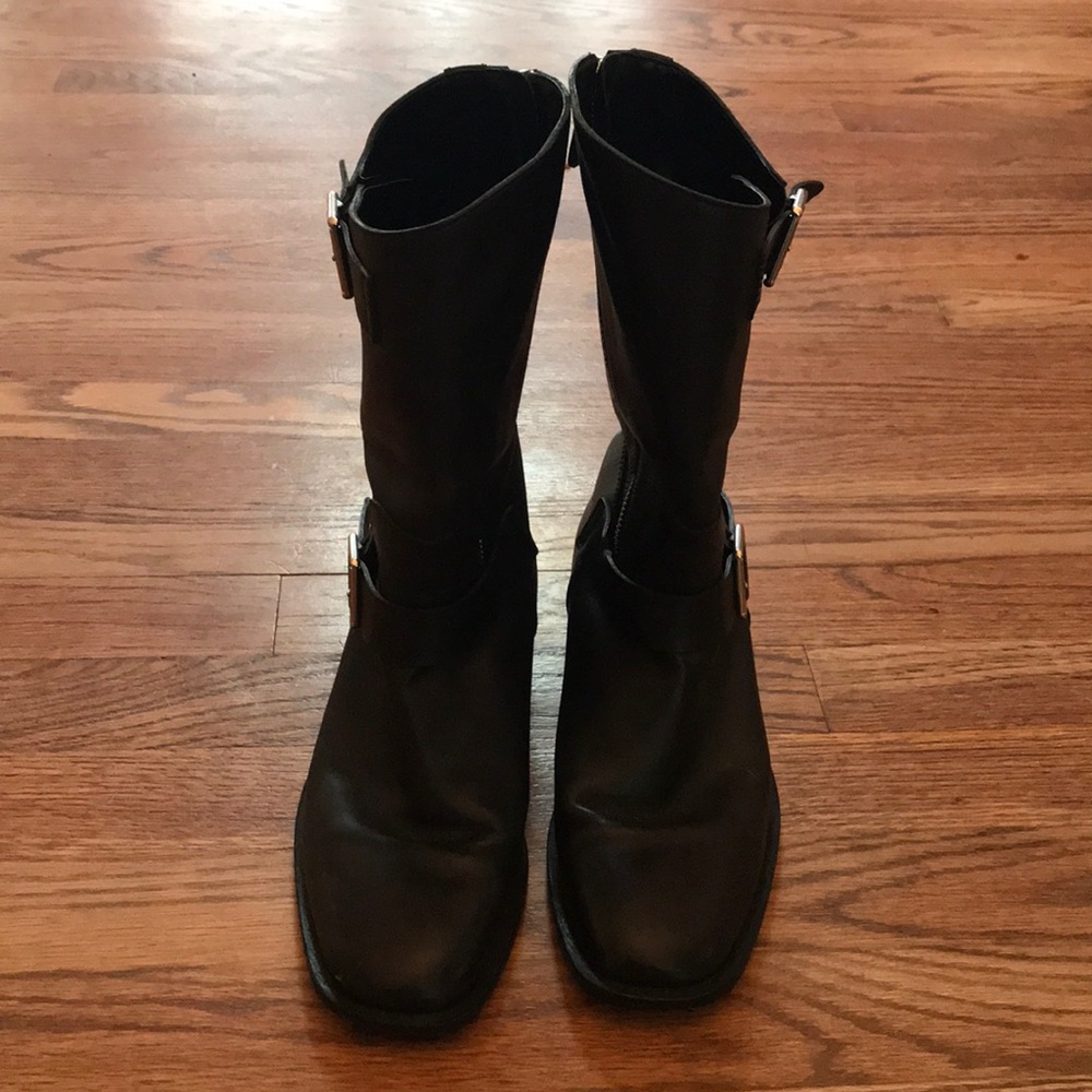 CHANEL Vintage Leather Boots - Picture 2 of 5